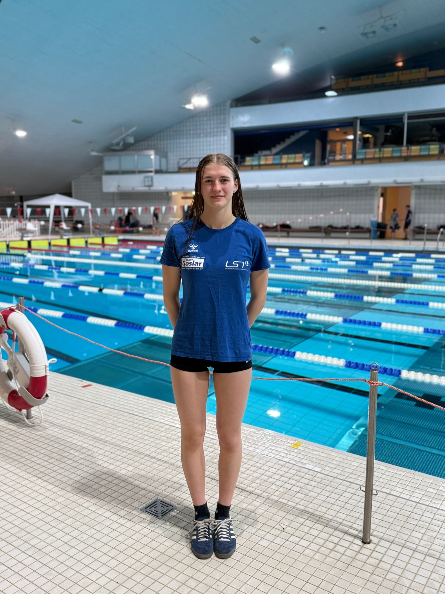Tekla Kaminska schwimmt zum Nord-Titel